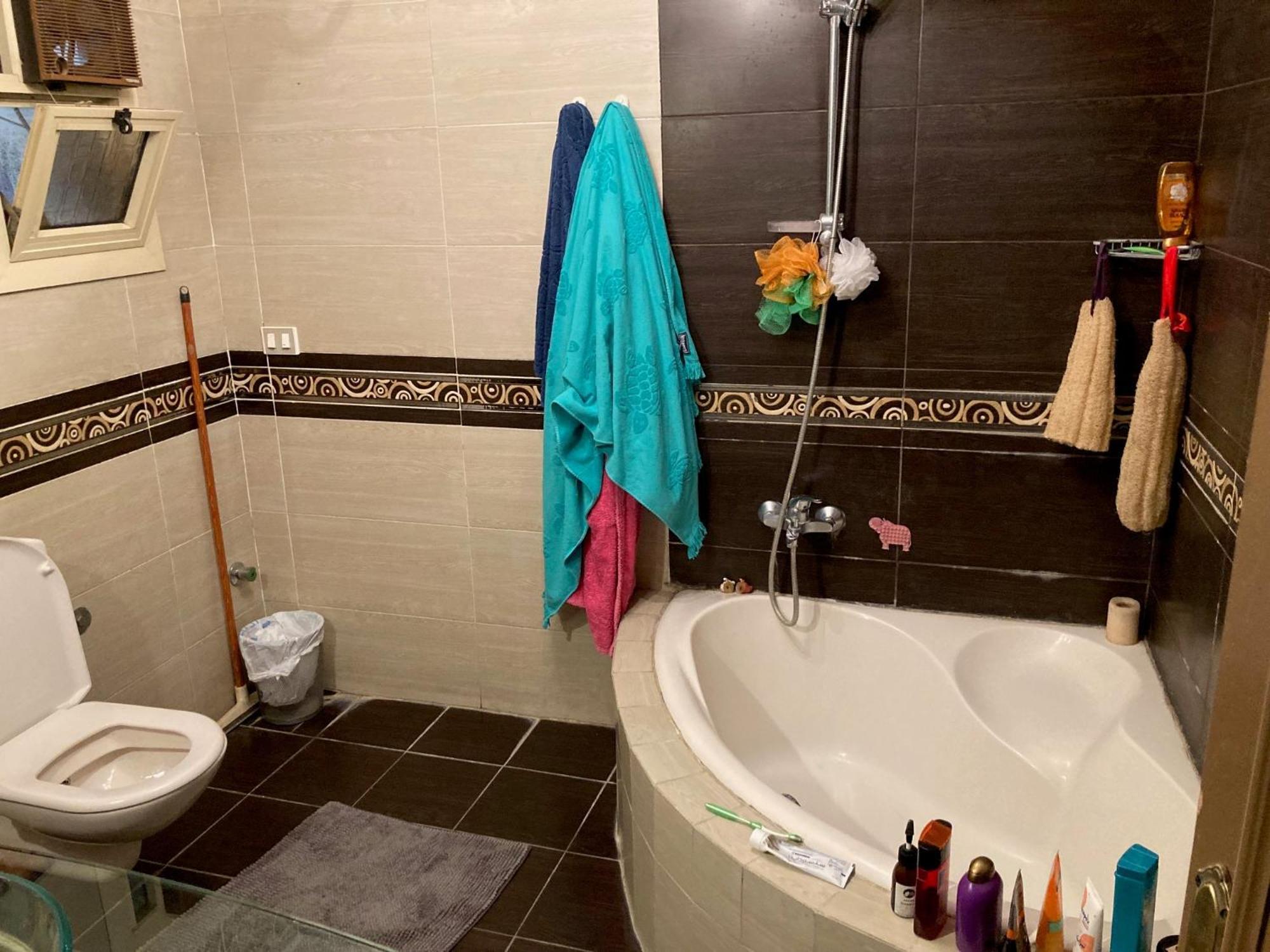 Modern Vibrant Living Kairo