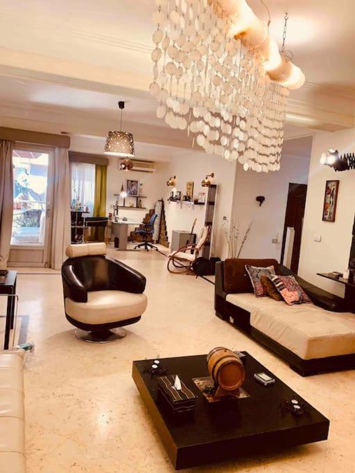 Modern Vibrant Living Il Cairo
